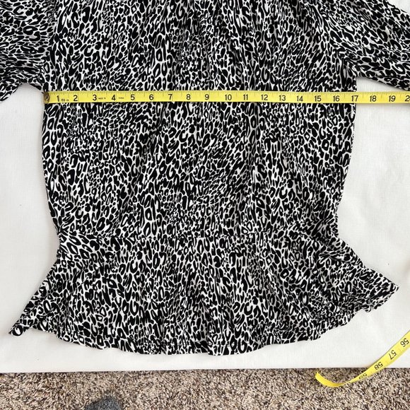 Liz Claiborne Animal Print Pleated Scoop Neck Blouse Size M - Picture 4 of 7